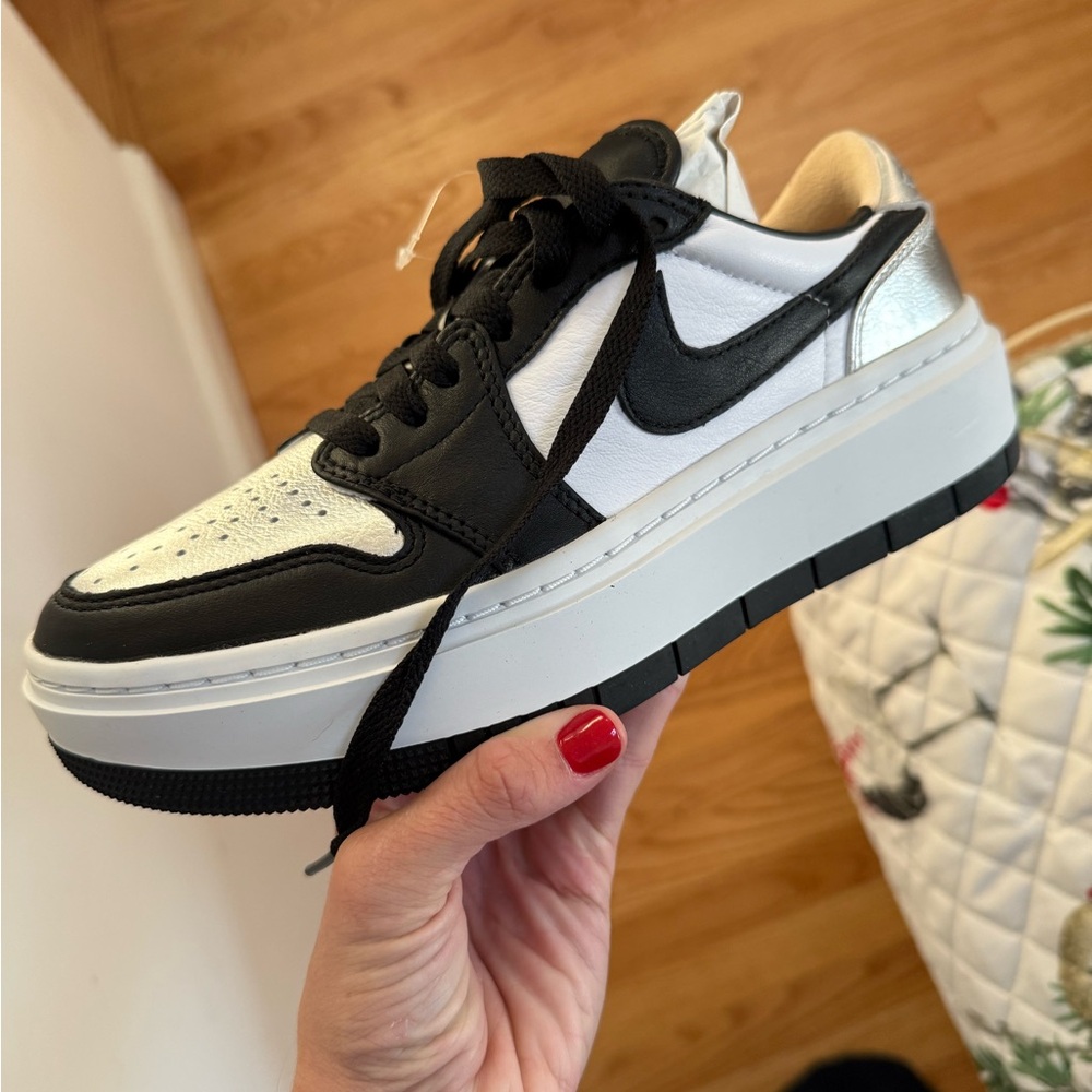Jordan 1 Elevate Low SE
Silver Toe (Women's) 7.5